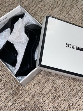 Steve Madden Glossy Black Patent Platform Pumps